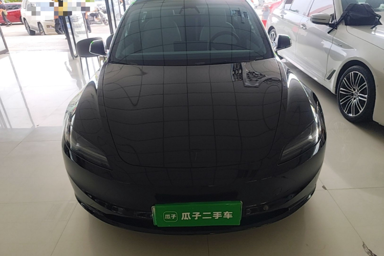 Tesla Model 3 2026 immagine di auto #3