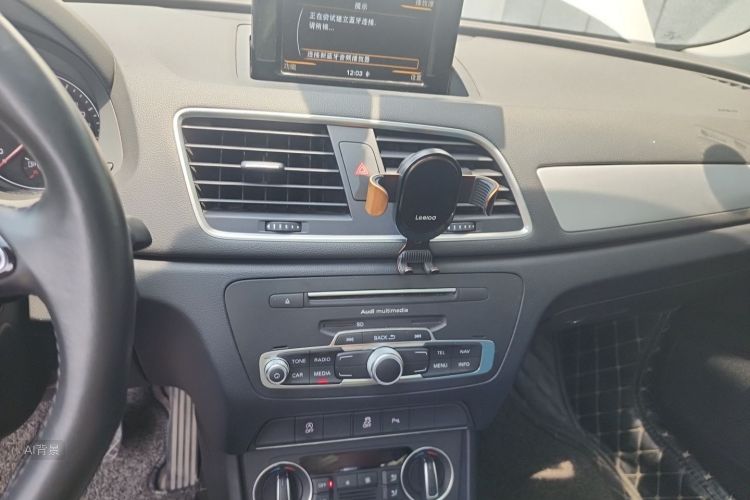 Audi Q3 2019 car image #15