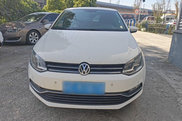 Volkswagen Polo 2015 car image #3