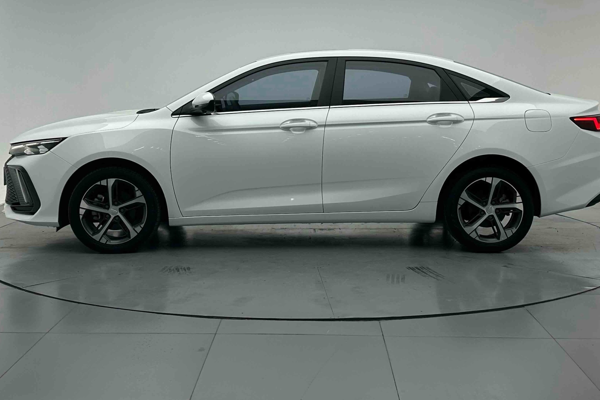 GEELY Emgrand L 2024 car image #3