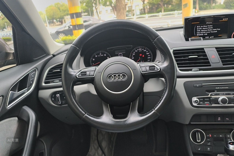 Audi Q3 2016 car image #12
