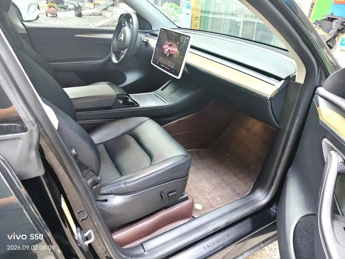 Tesla Model Y 2022 immagine di auto #5