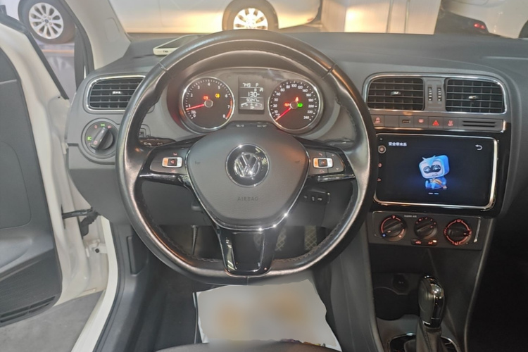 Volkswagen Polo 2018 car image #15