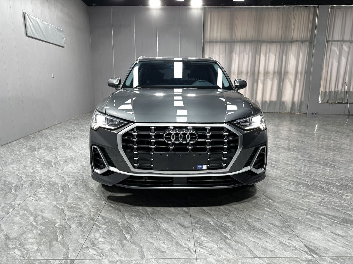Audi Q3 2023 car image #2