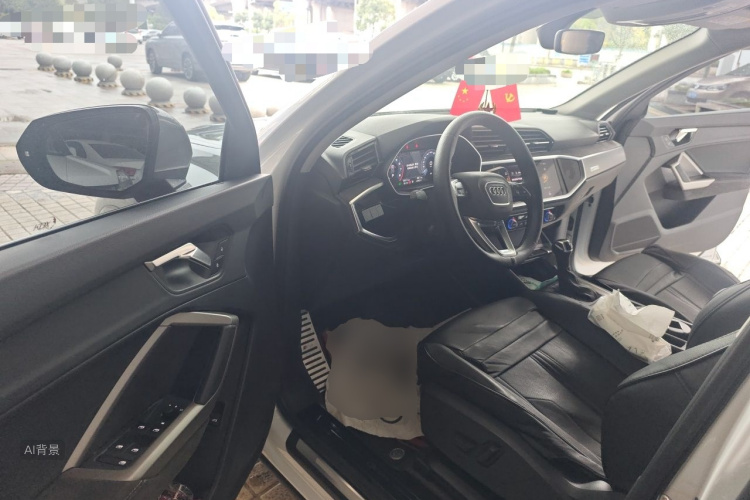 Audi Q3 2020 car image #18