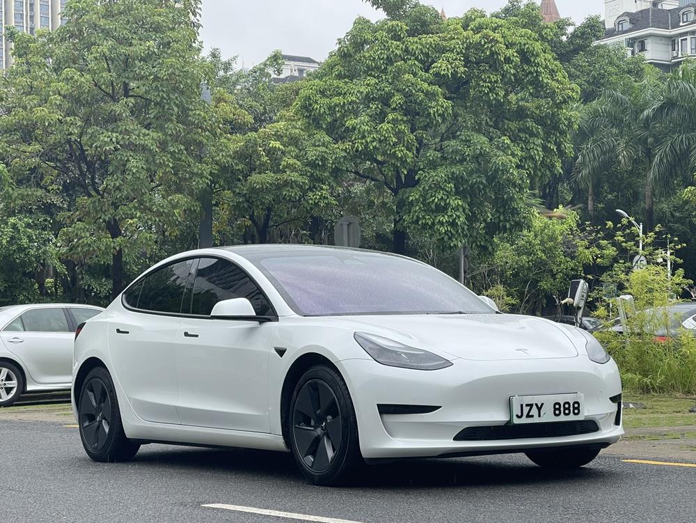 Tesla Model 3 2022 car image #3