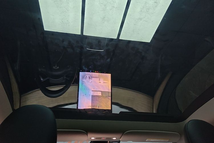 Tesla Model Y 2023 car image #18