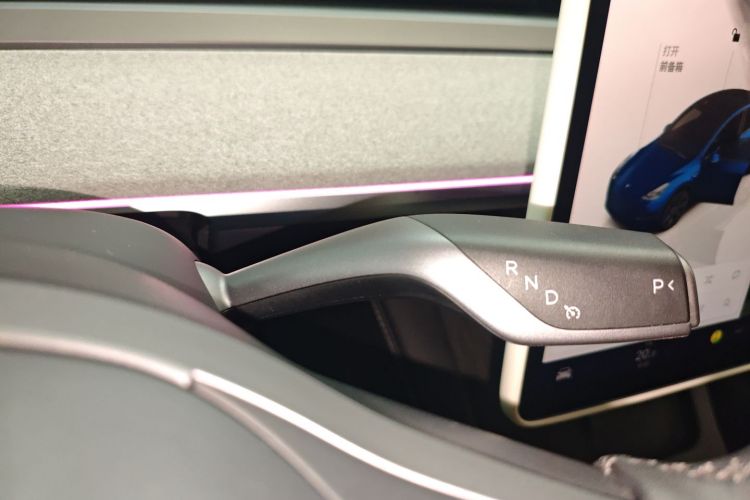 Tesla Model Y 2024 car image #14