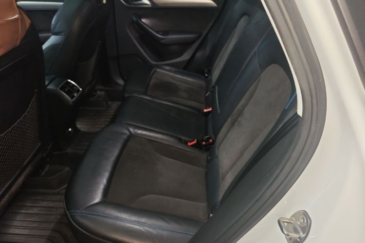 Audi Q3 2017 car image #13