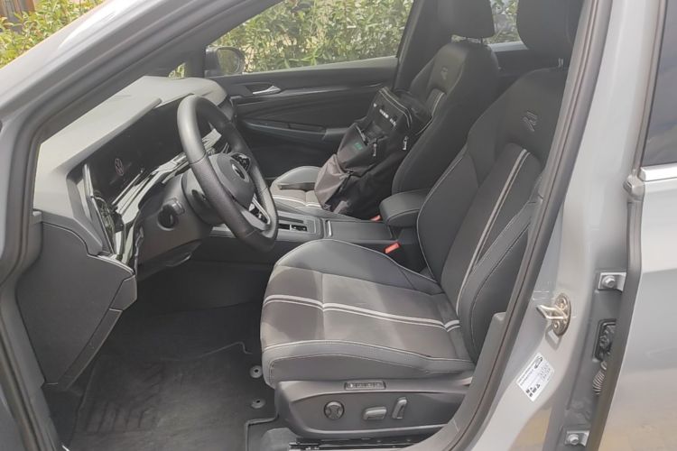 Volkswagen Golf 2024 car image #15