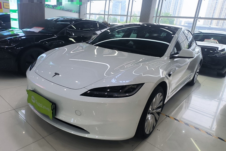 Tesla Model 3 2025 car image #2