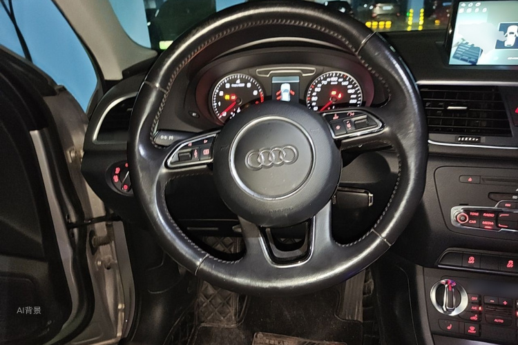 Audi Q3 2015 car image #12