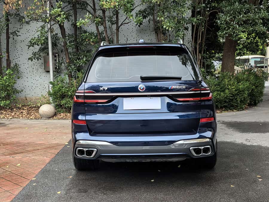 BMW X7 M60i 2023 #40 BMW X7 M60i 2023 car image #40