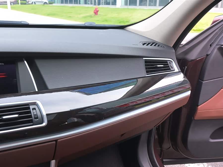 BMW 5 Series GT 2016 #40 BMW 5 Series GT 2016 صورة سيارة #40