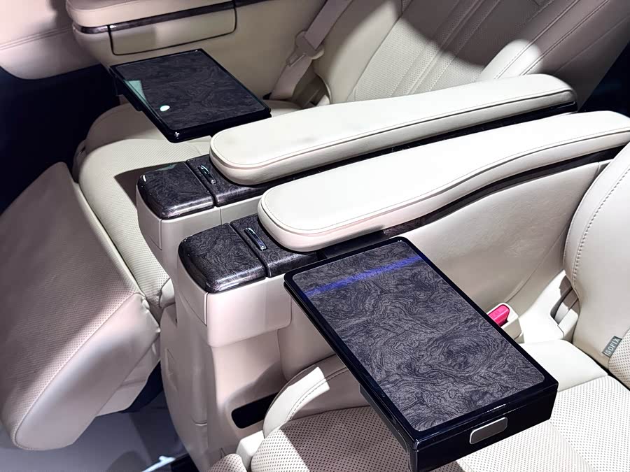 Toyota Vellfire 2023 car image #40