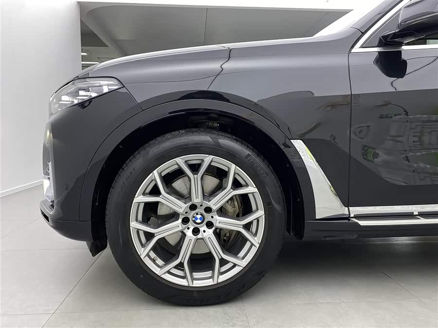 BMW X7 2021 car image #40
