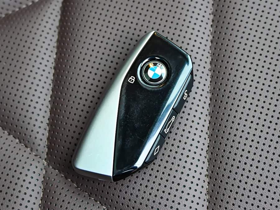 BMW i7 2024 car image #40