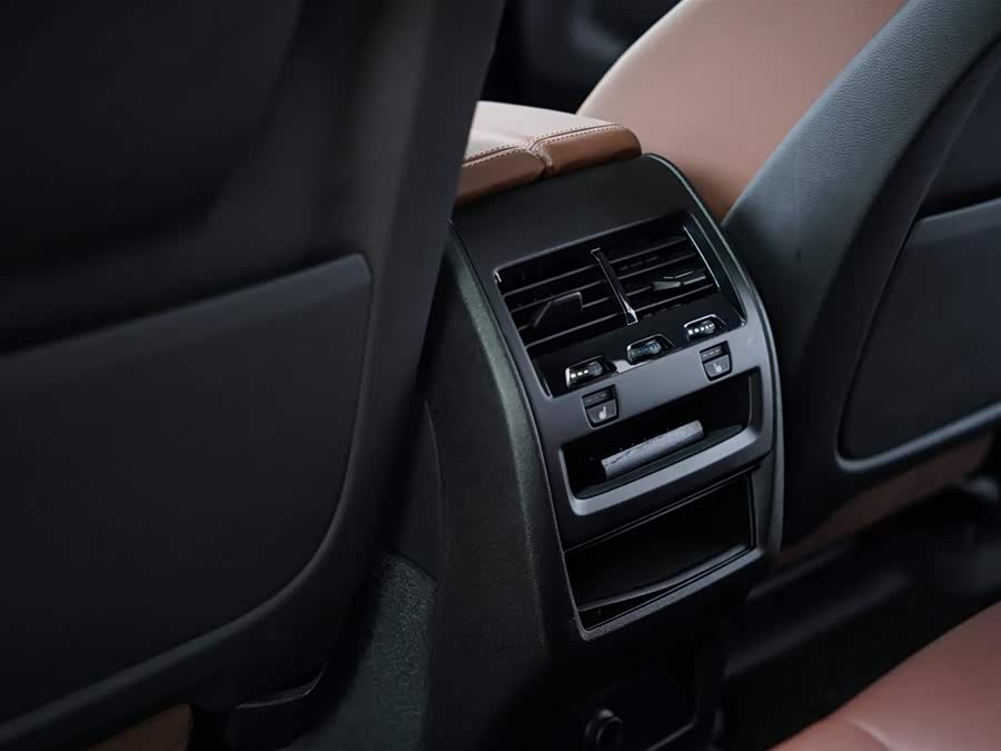 BMW X6 2021 car image #40