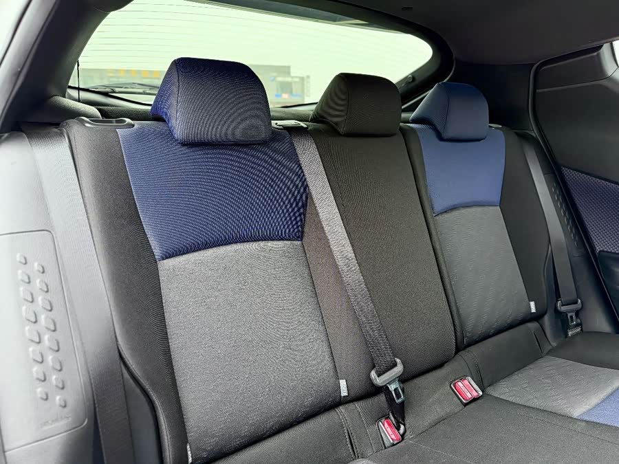 Toyota C-HR 2018 #40 Toyota C-HR 2018 car image #40