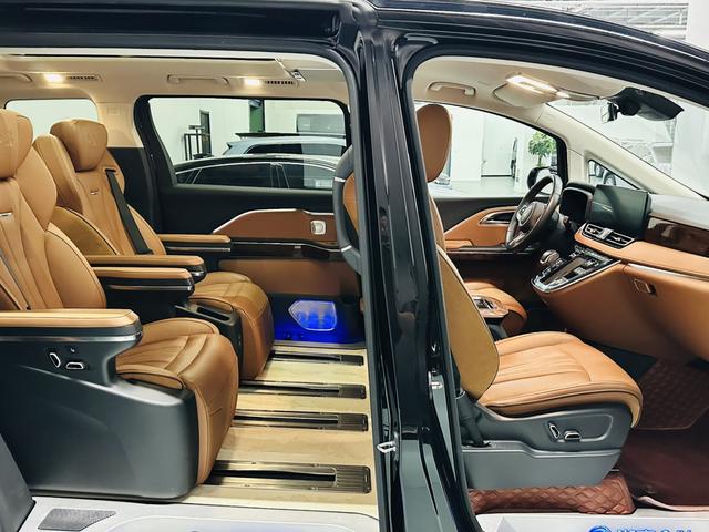 HongQi HQ9 2023 #40 HongQi HQ9 2023 car image #40