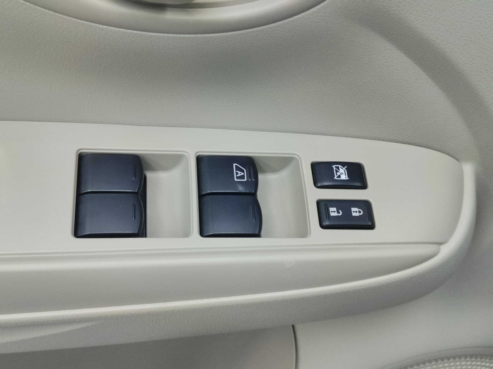 Nissan Sunny 2016 #40 Nissan Sunny 2016 car image #40