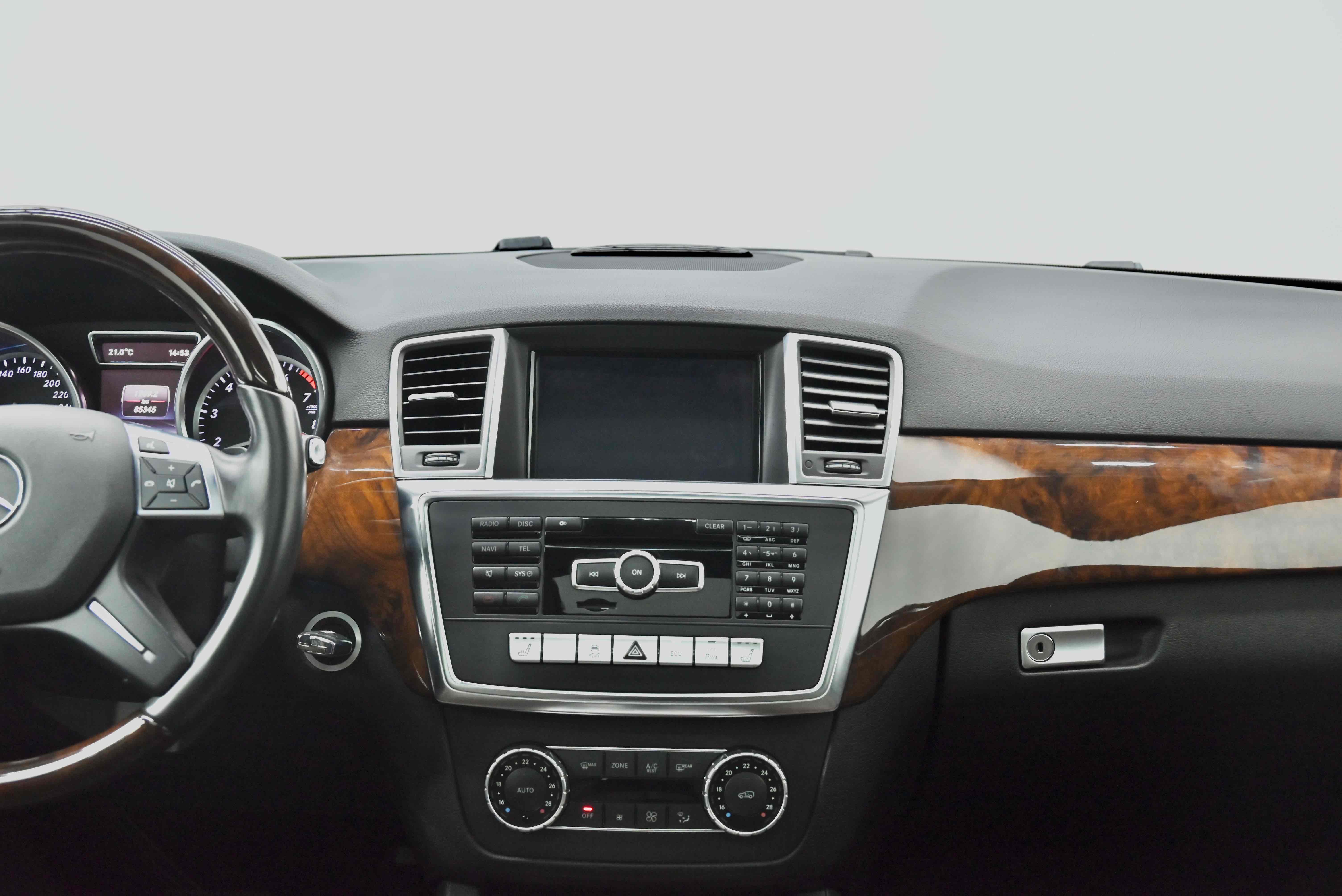 Mercedes-Benz M Class 2014 car image #40