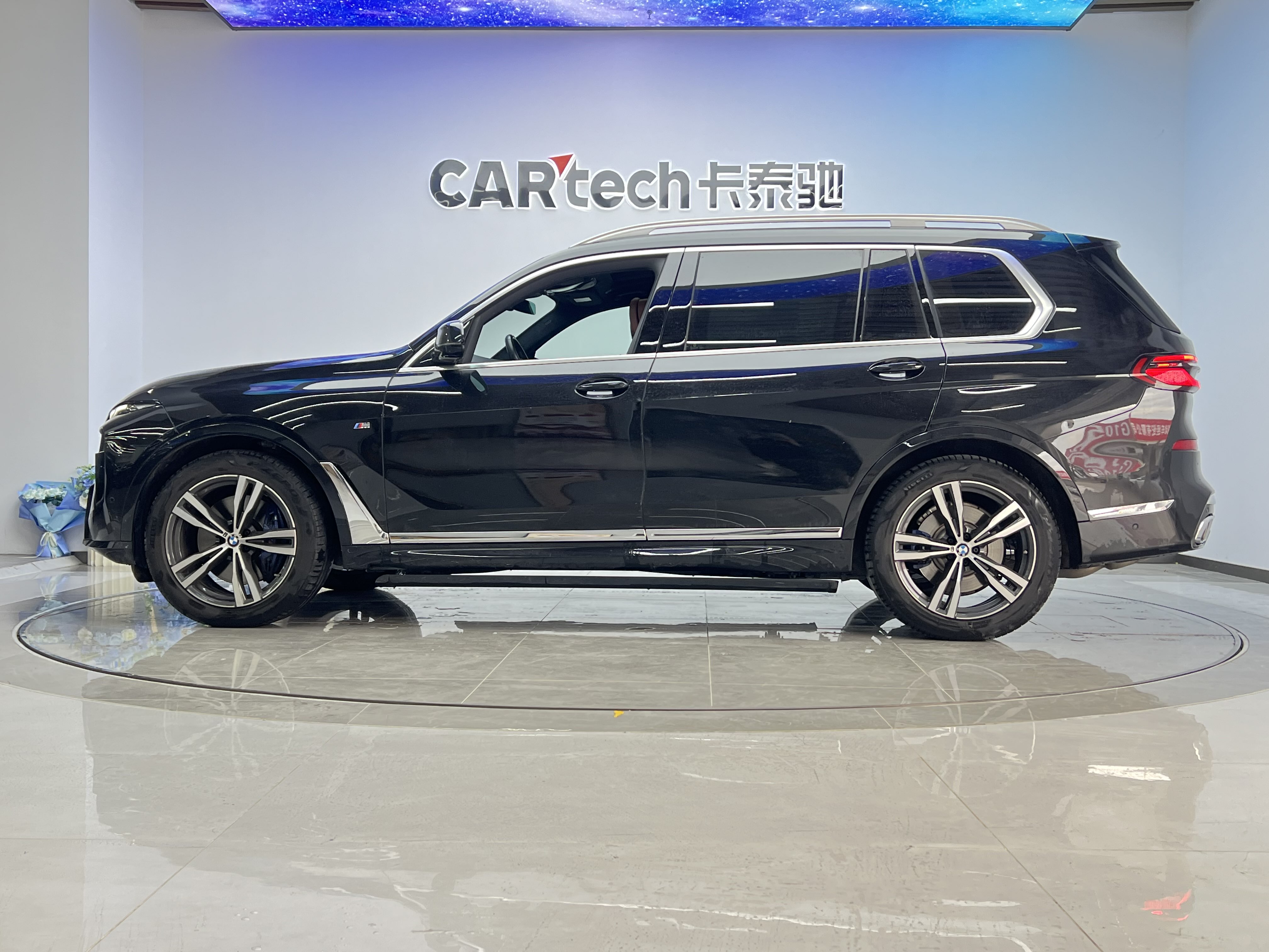 BMW X7 M60i 2023 immagine di auto #40