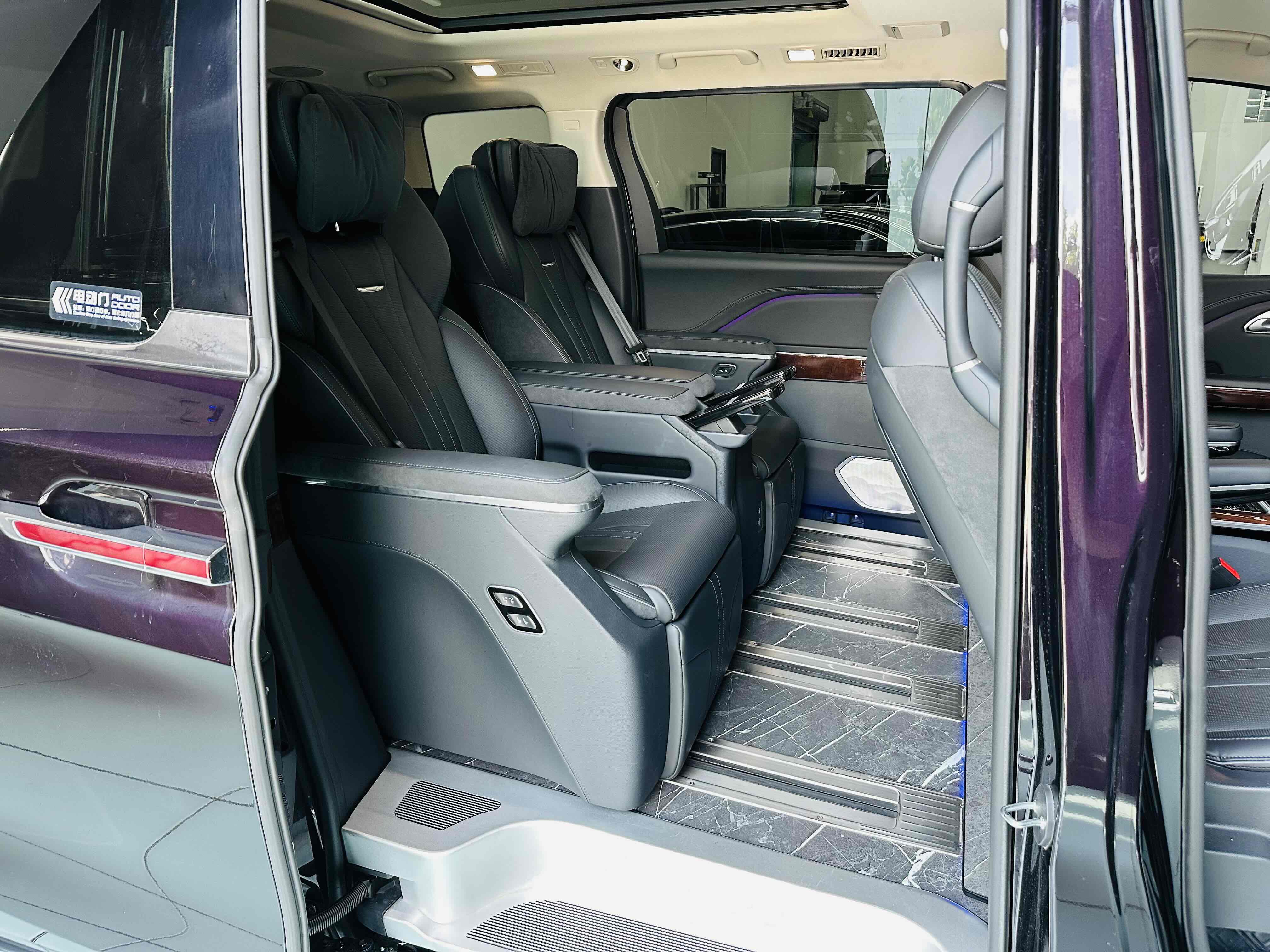 HongQi HQ9 PHEV 2024 #40 HongQi HQ9 PHEV 2024 car image #40