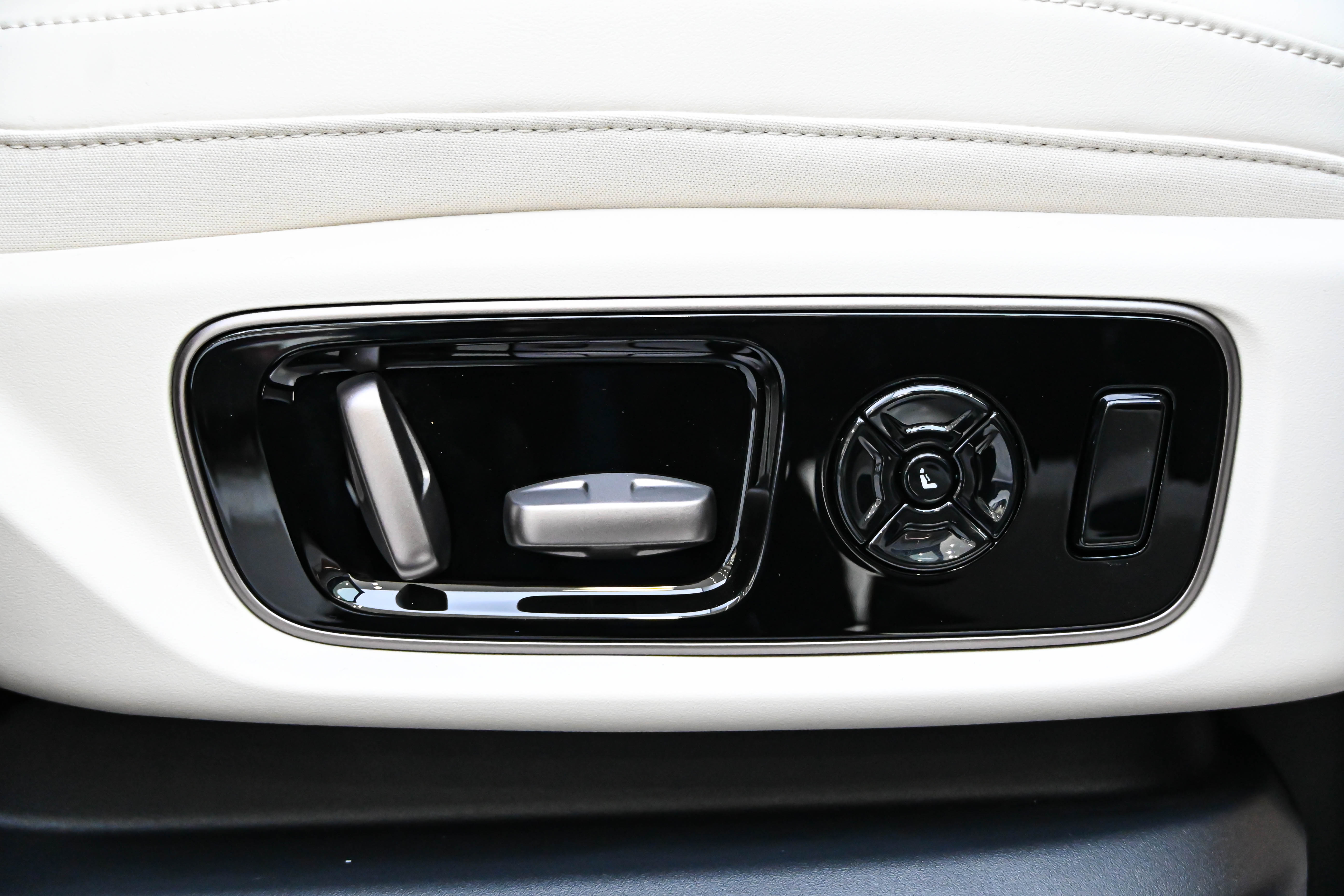 理想汽车 理想MEGA 2025 汽车图片 #40