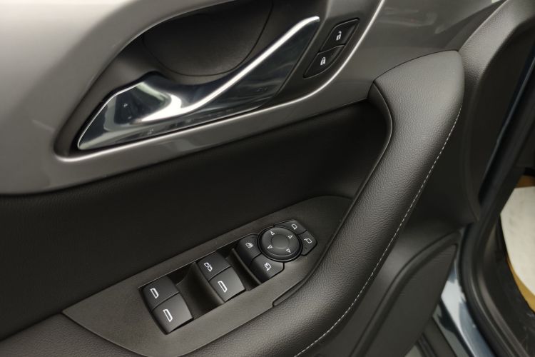 Chevrolet Blazer 2023 car image #40