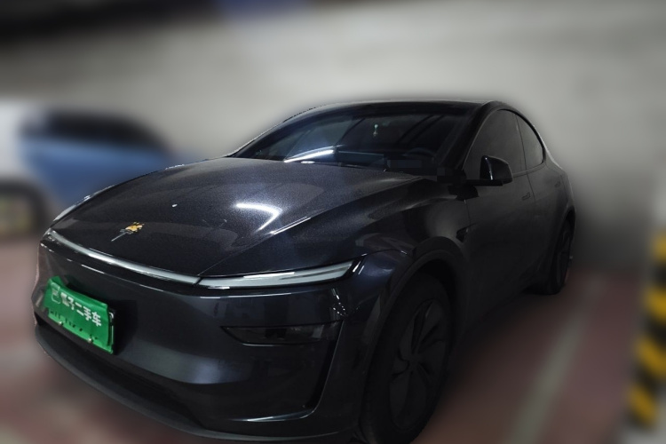 Tesla Model Y 2026 car image #2