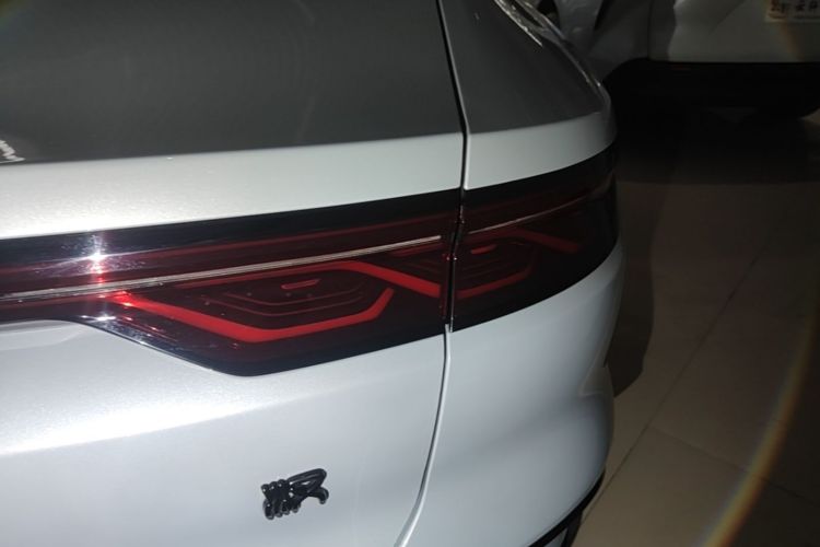 BYD Han 2024 car image #8