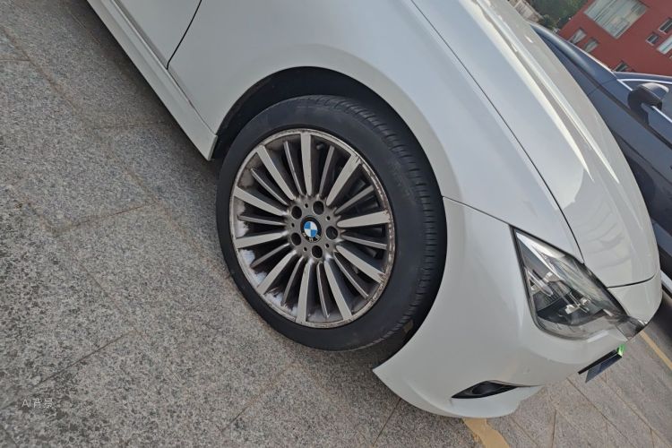 BMW 3 Series 2019 car image #9