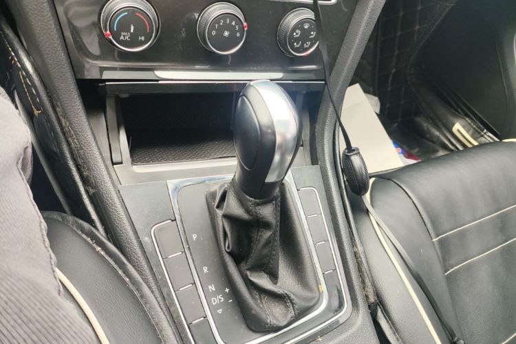 Volkswagen Golf 2018 car image #14
