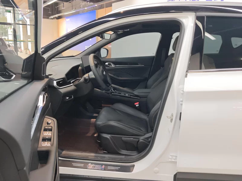 GEELY Coolray 2025 car image #11