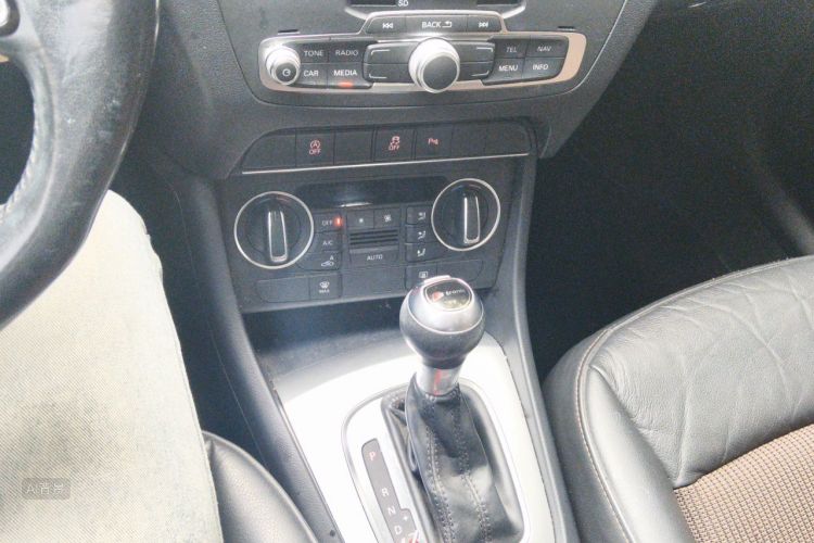 Audi Q3 2017 car image #16