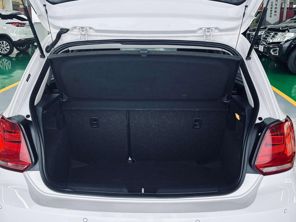 Volkswagen Polo 2017 car image #23