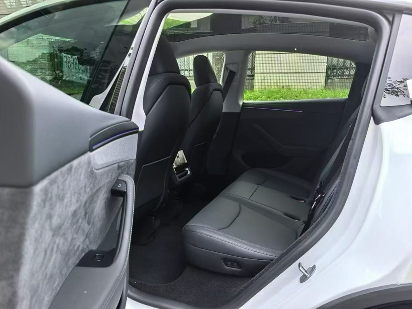 Tesla Model Y 2026 car image #5
