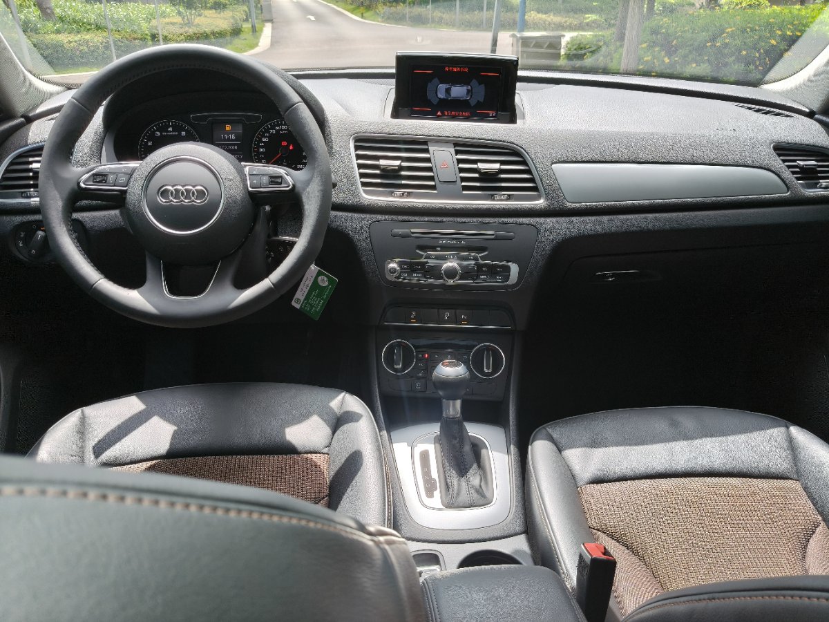 Audi Q3 2019 car image #8