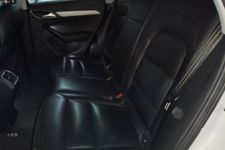 Audi Q3 2015 car image #19