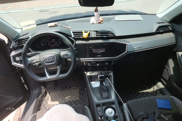 Audi Q3 2021 car image #11