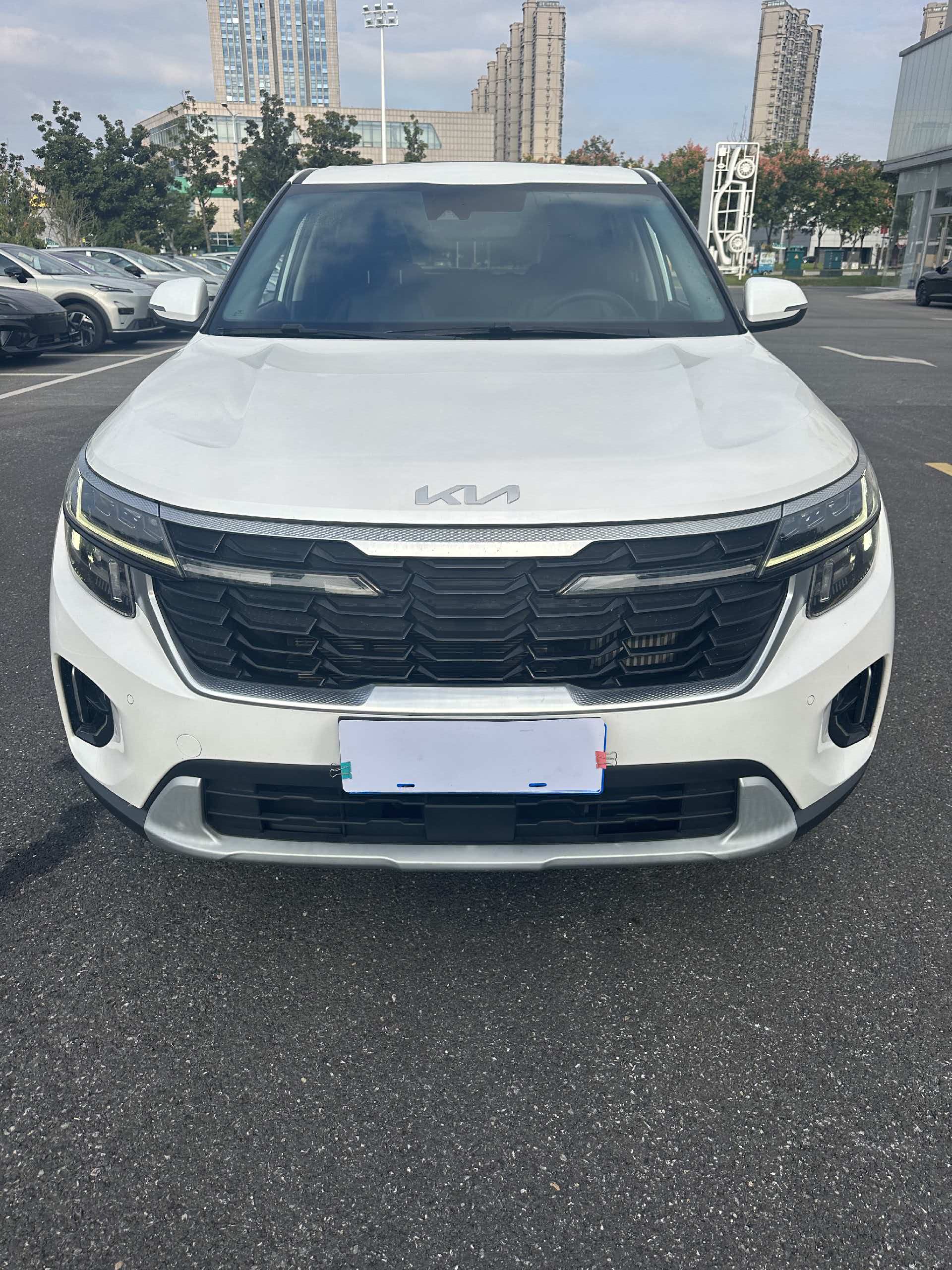 Kia Seltos 2023 immagine di auto #2