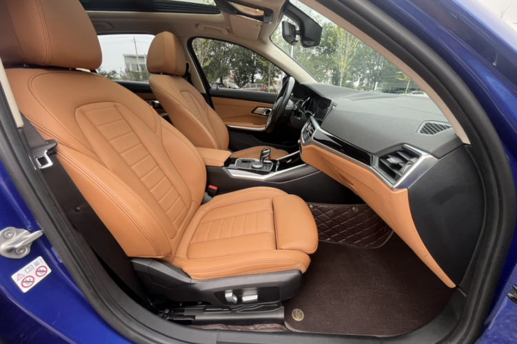 BMW 3 Series 2020 car image #20
