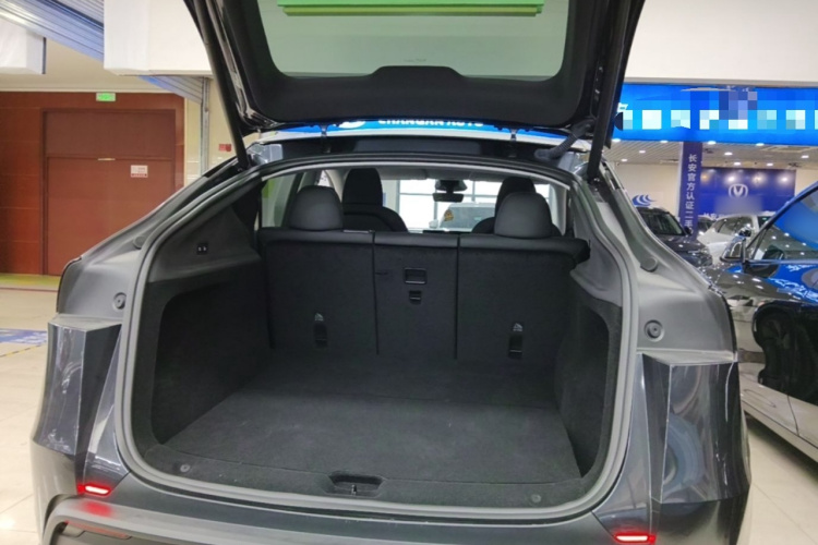 Tesla Model Y 2025 #19 Tesla Model Y 2025 car image #19