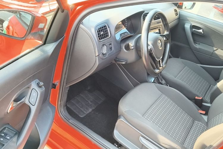 Volkswagen Polo 2016 car image #16
