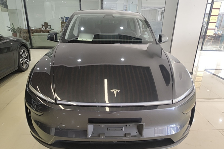 Tesla Model Y 2025 #3 Tesla Model Y 2025 car image #3