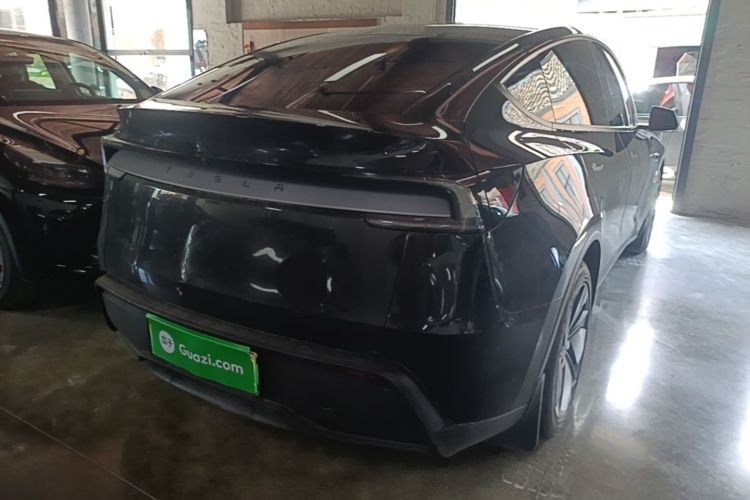 Tesla Model Y 2026 car image #7