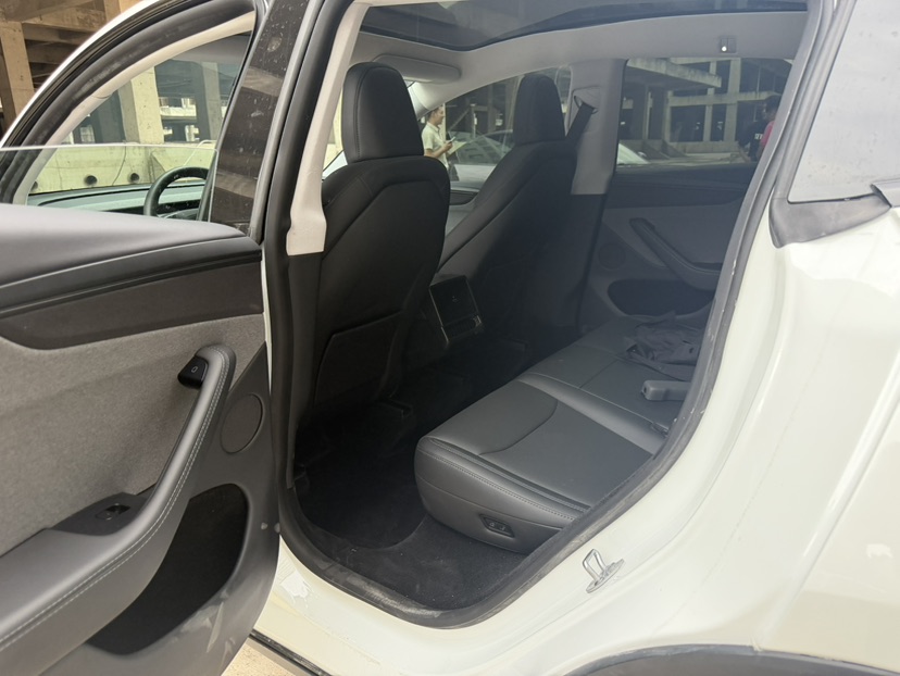 Tesla Model Y 2025 car image #8