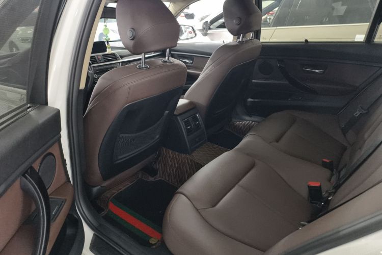 BMW 3 Series 2018 car image #9