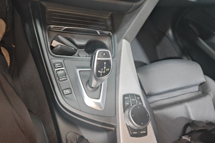 BMW 3 Series GT 2019 #14 BMW 3 Series GT 2019 car image #14